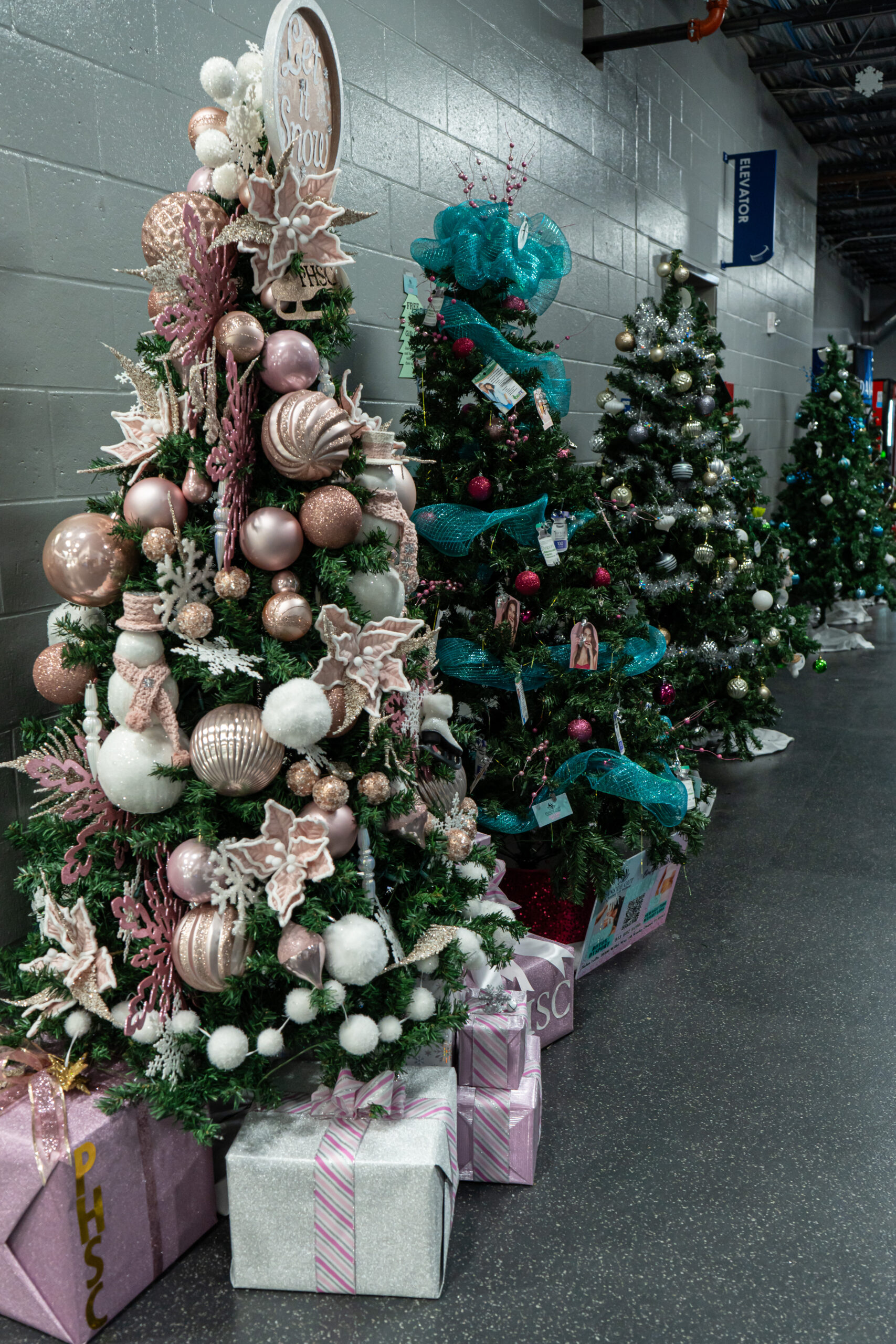 120223 AHCI Tree Lighting-18