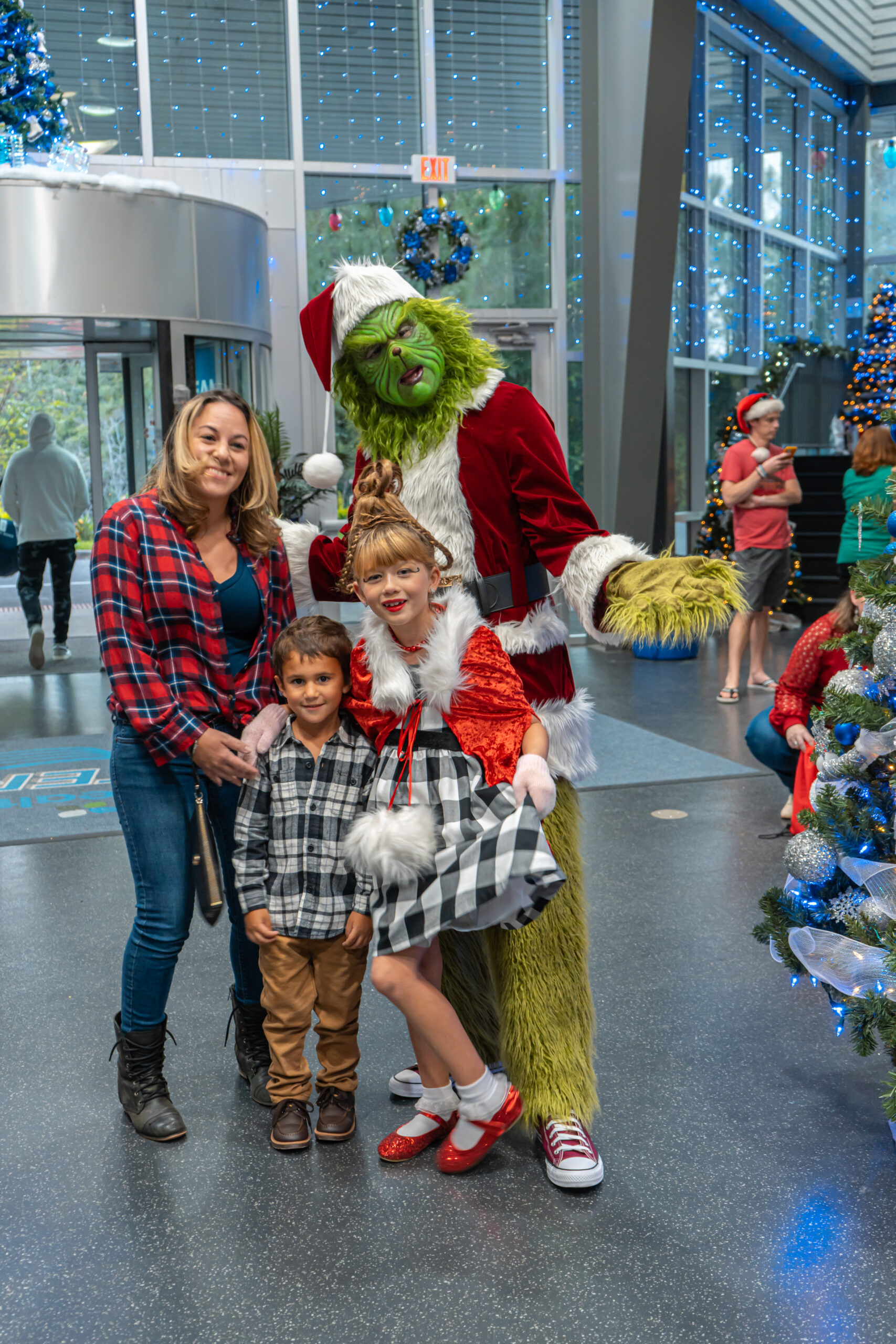 120223 AHCI Tree Lighting-234