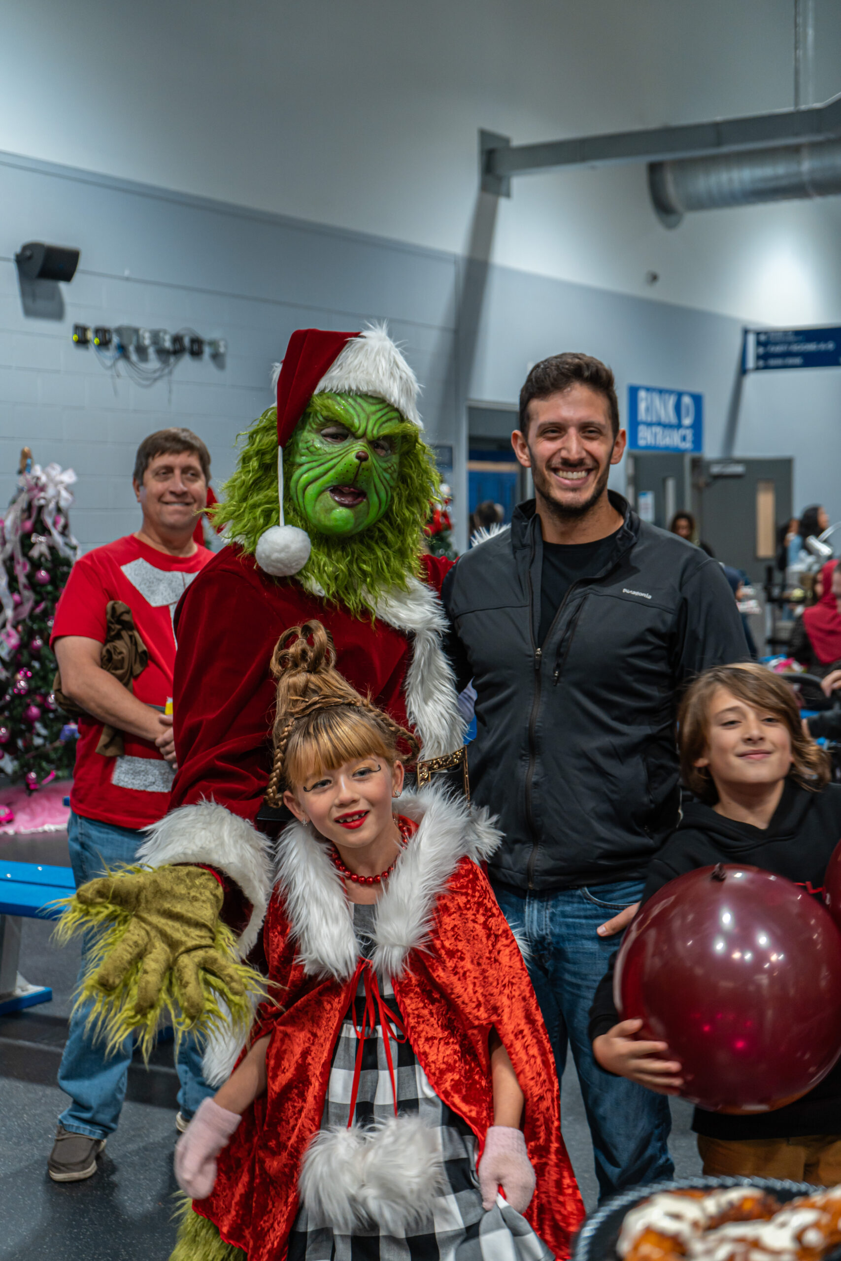 120223 AHCI Tree Lighting-66