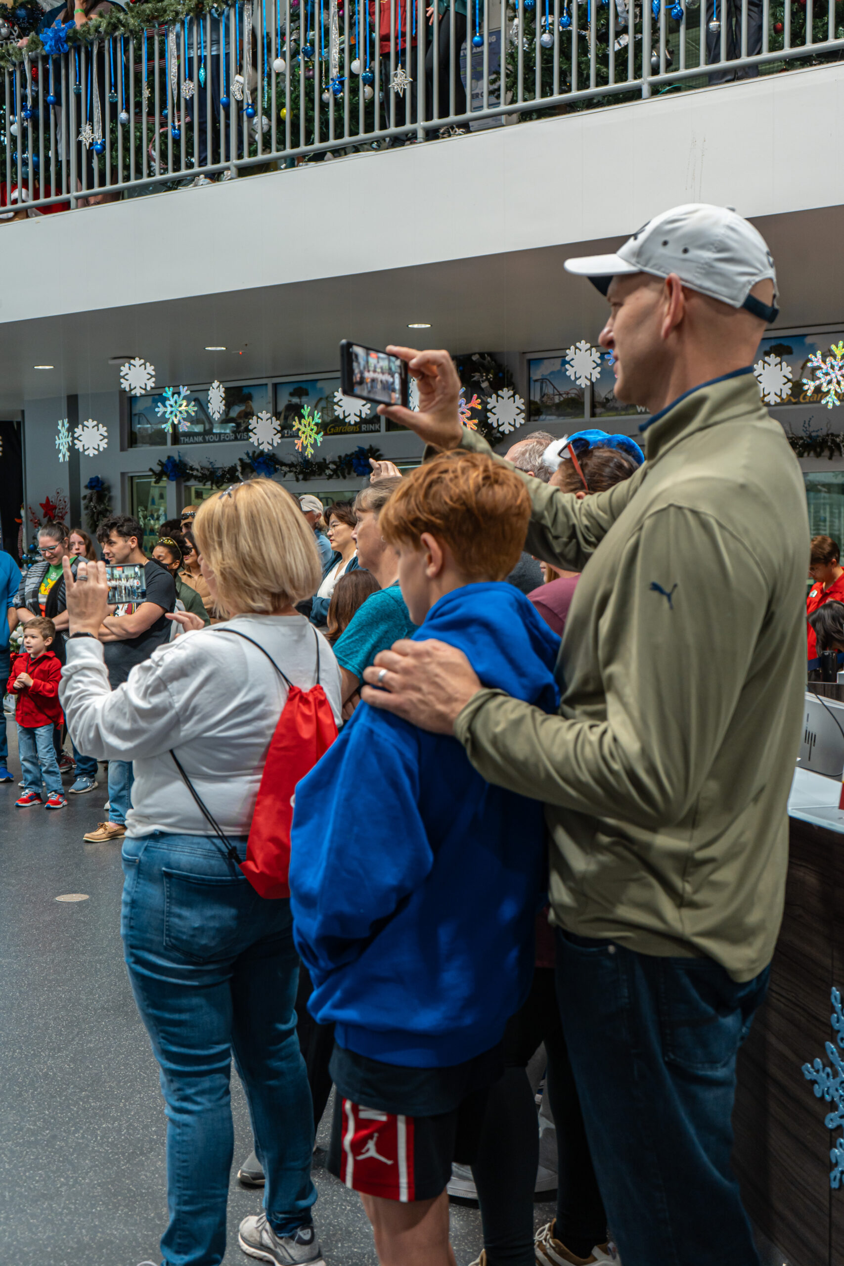 120223 AHCI Tree Lighting-98